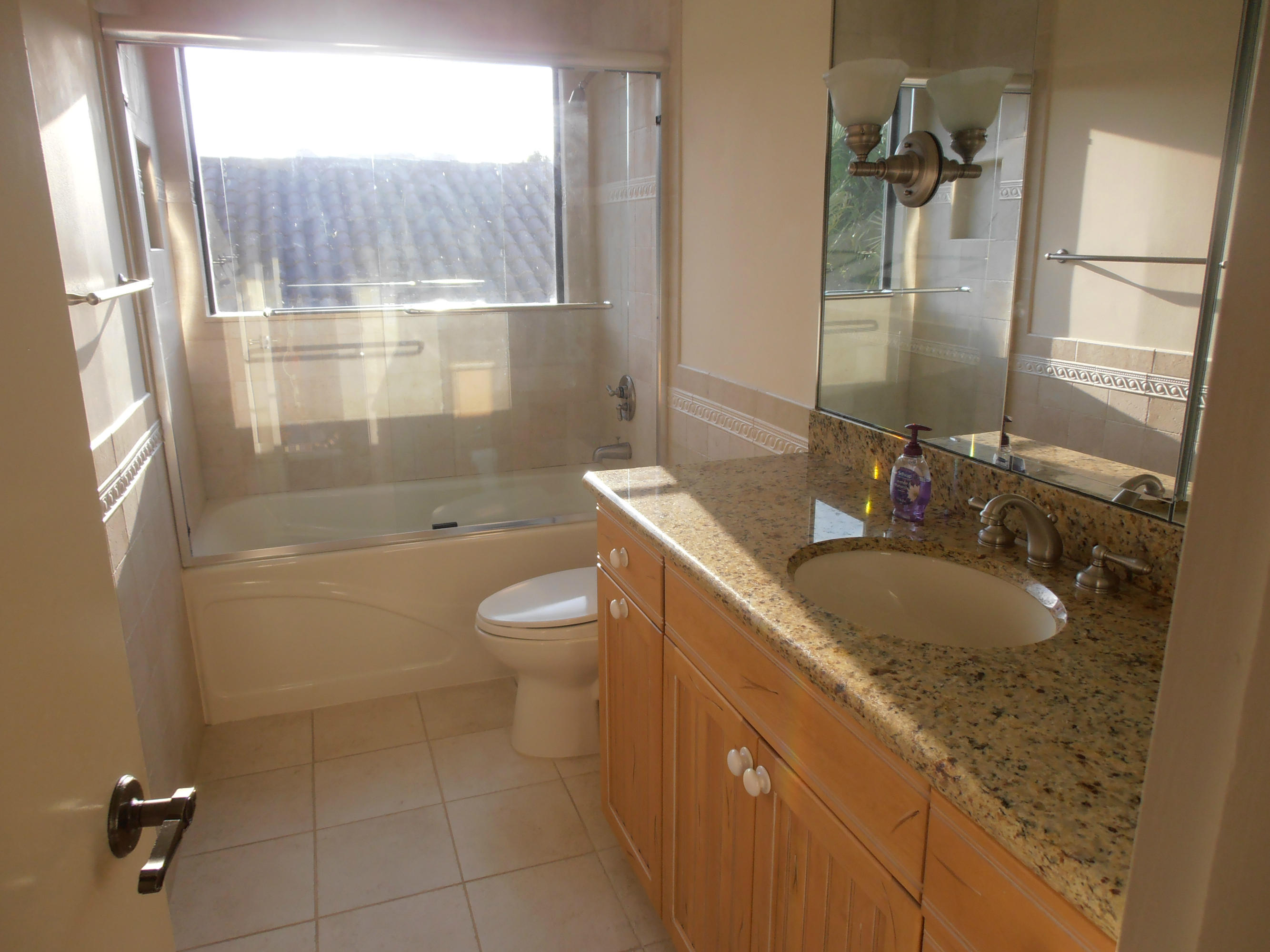 431 East Royal Palm Road Boca Raton, FL 33432 - Photo 58 of 71 2nd bathroom upstairs