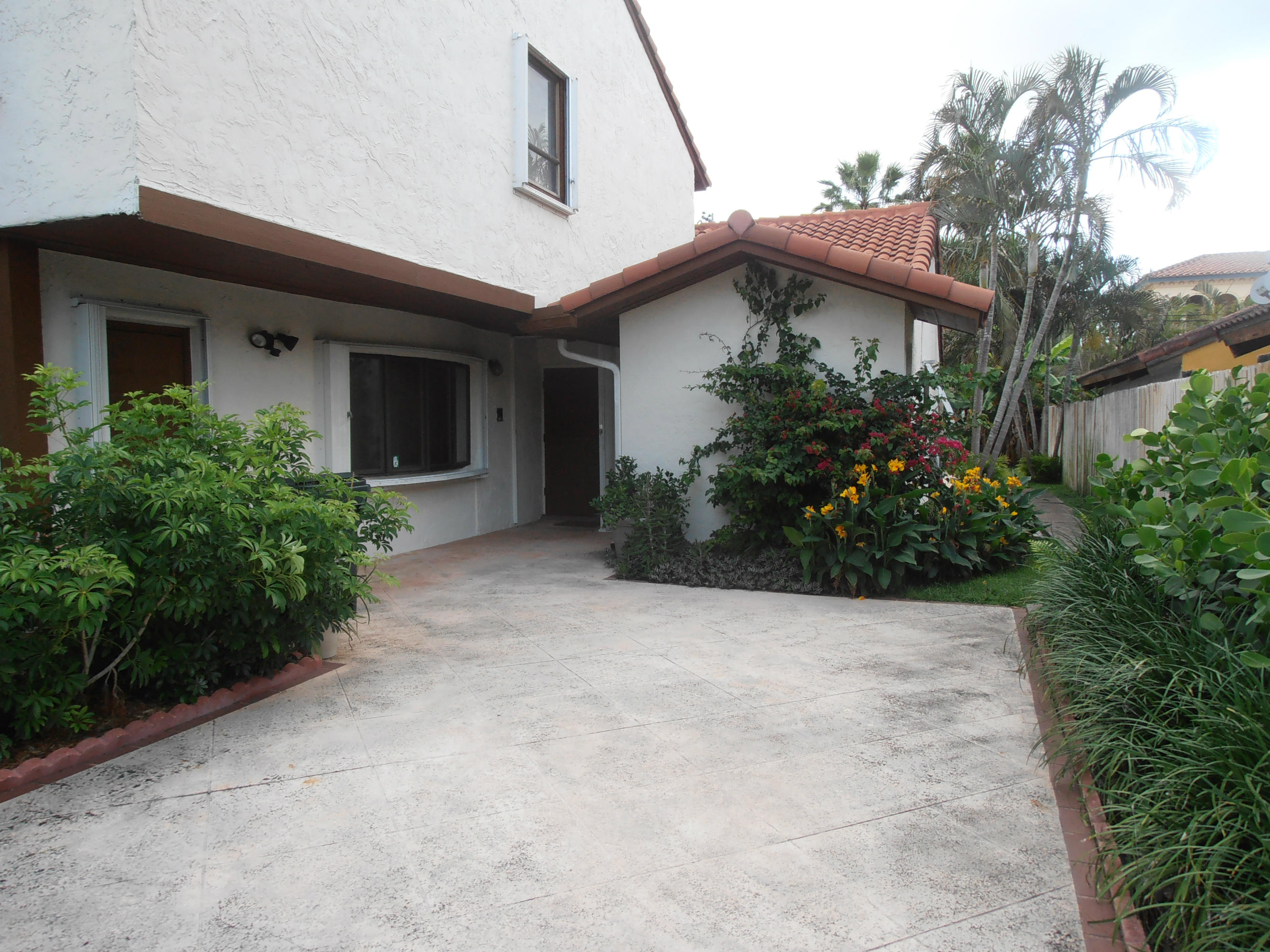 431 East Royal Palm Road Boca Raton, FL 33432 - Photo 6 of 71 court yard
