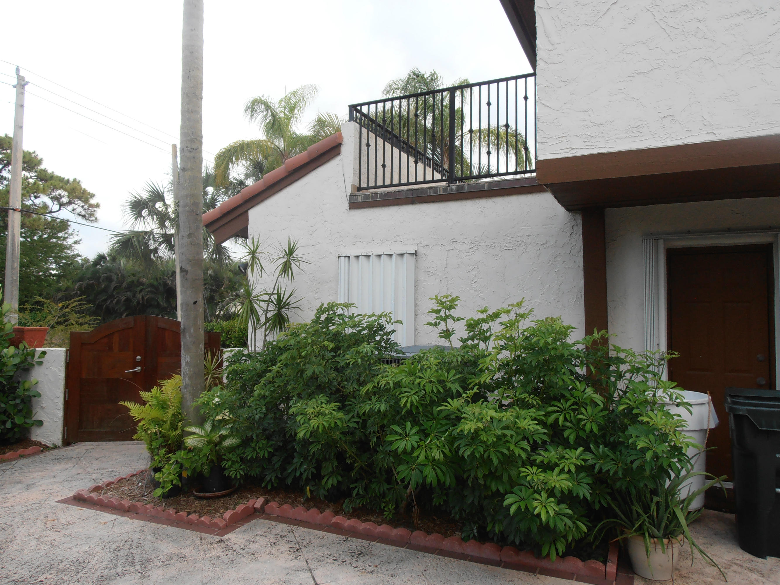 431 East Royal Palm Road Boca Raton, FL 33432 - Photo 7 of 71 court yard