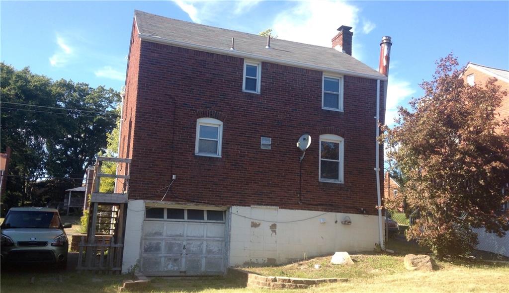 1033 McCoy Road McKees Rocks, PA 15136 - Photo 3 of 12