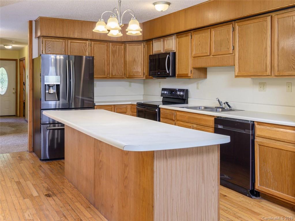 298 Roberts Hill Road Marshall, NC 28753 - Photo 11 of 37 Gallery Image 11