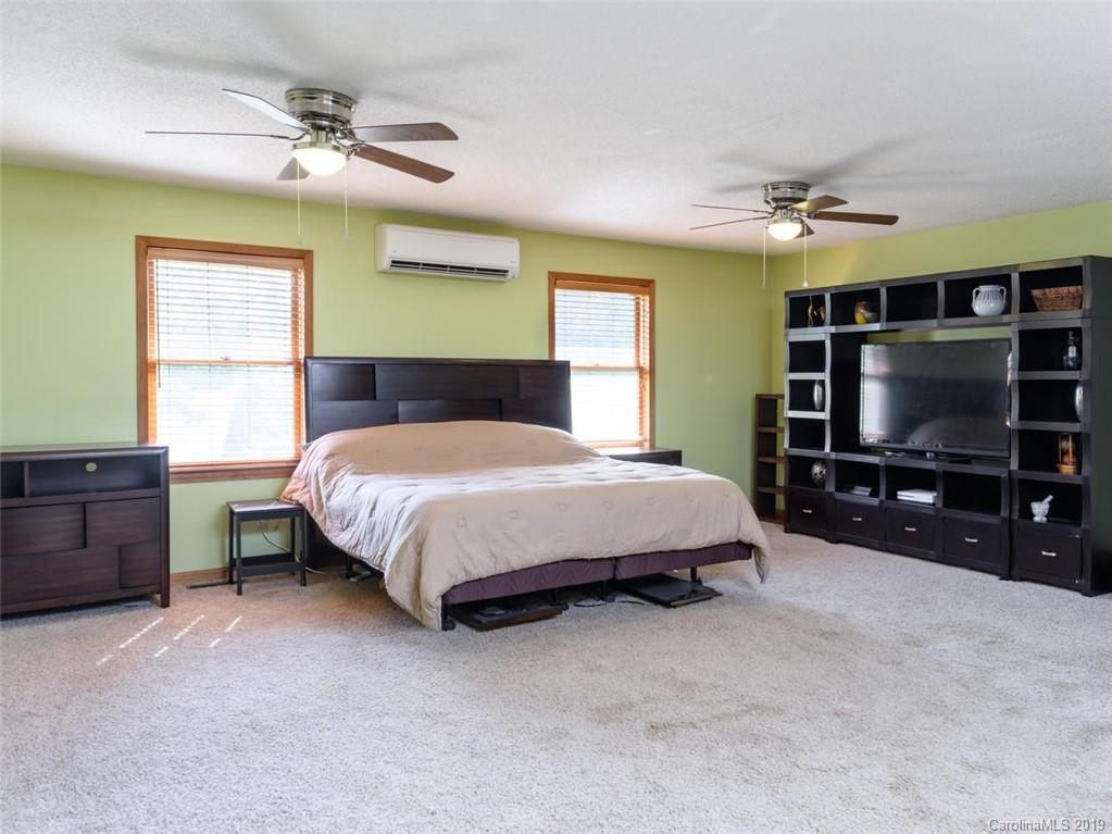 298 Roberts Hill Road Marshall, NC 28753 - Photo 14 of 37 Gallery Image 14