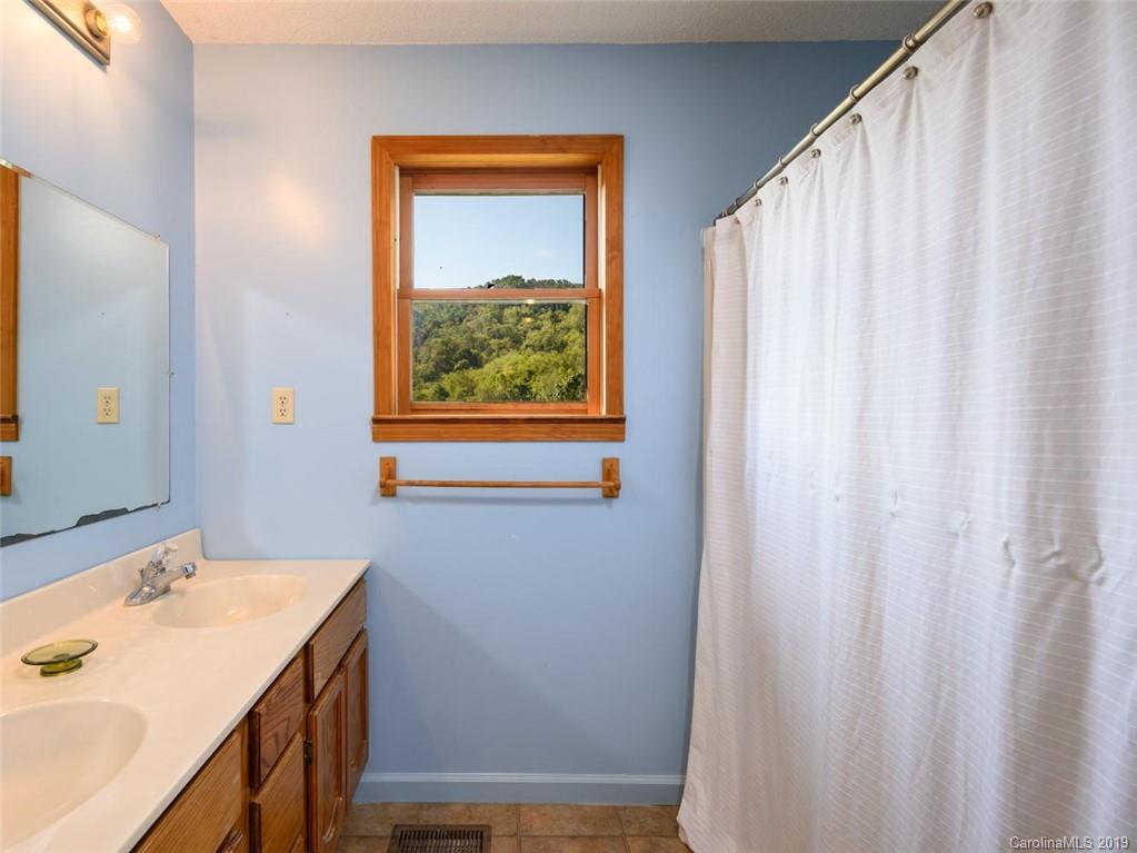 298 Roberts Hill Road Marshall, NC 28753 - Photo 17 of 37 Gallery Image 17