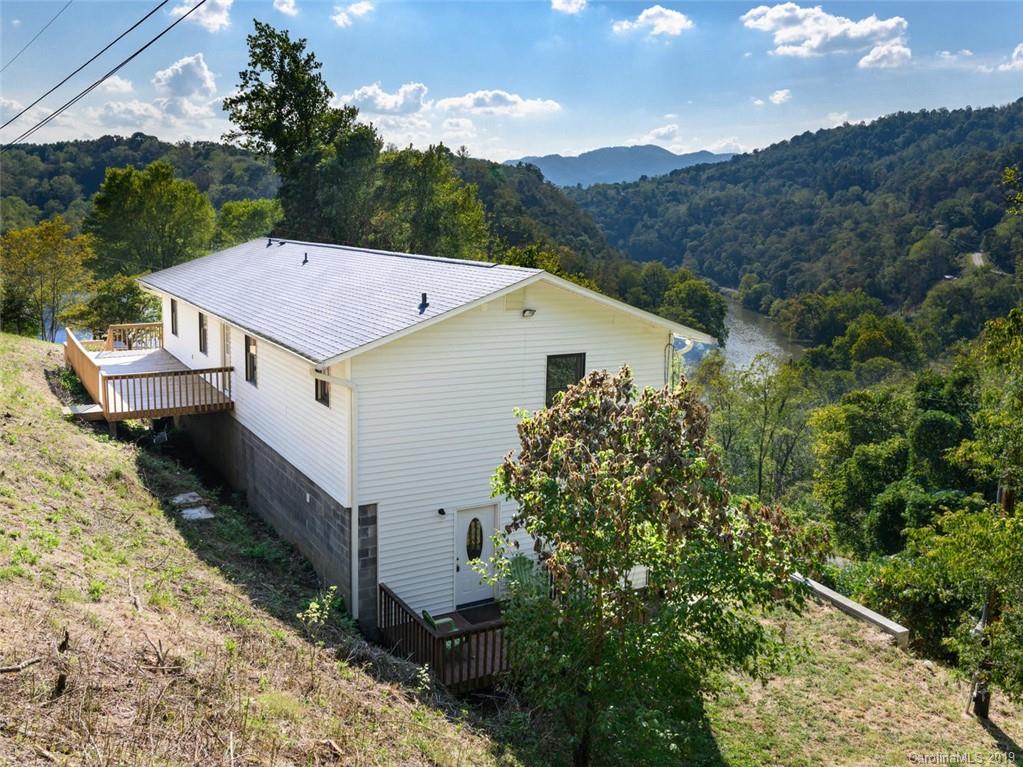 298 Roberts Hill Road Marshall, NC 28753 - Photo 3 of 37 Gallery Image 3