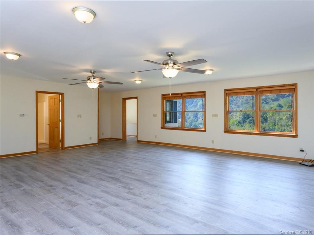 298 Roberts Hill Road Marshall, NC 28753 - Photo 22 of 37 Gallery Image 22