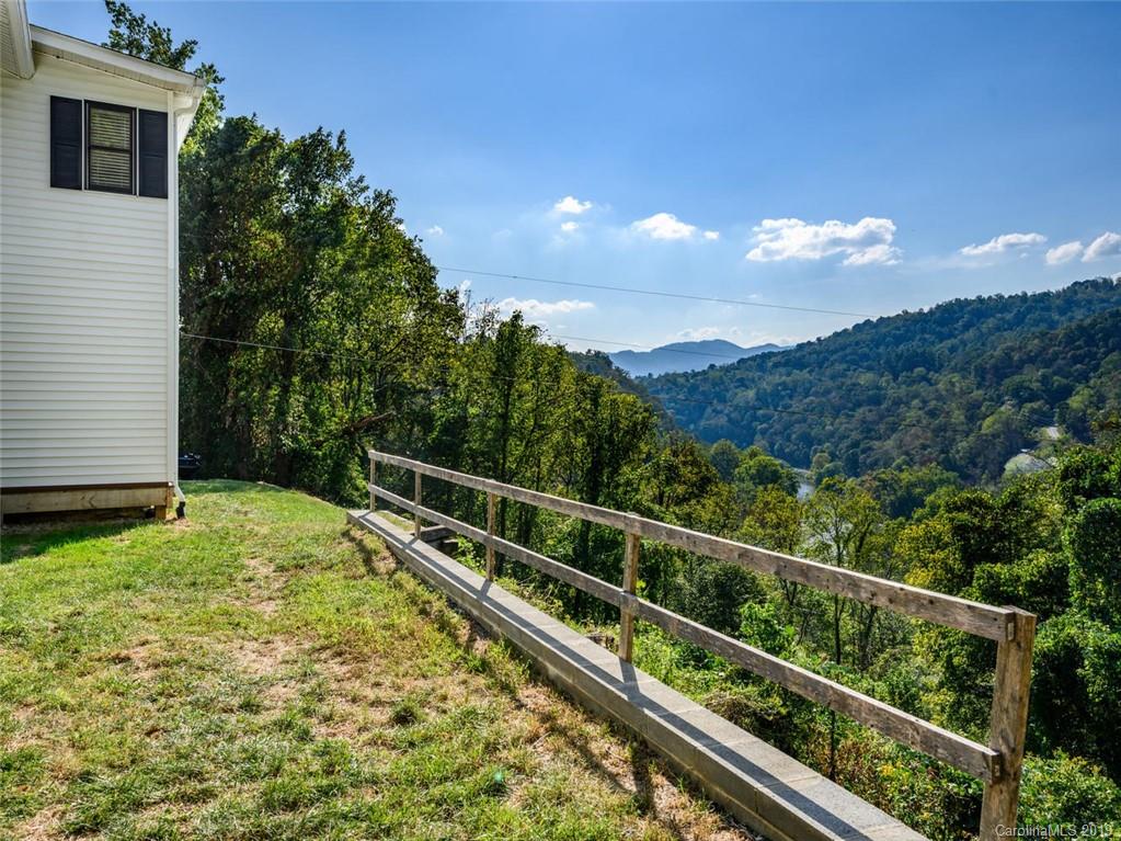 298 Roberts Hill Road Marshall, NC 28753 - Photo 5 of 37 Gallery Image 5