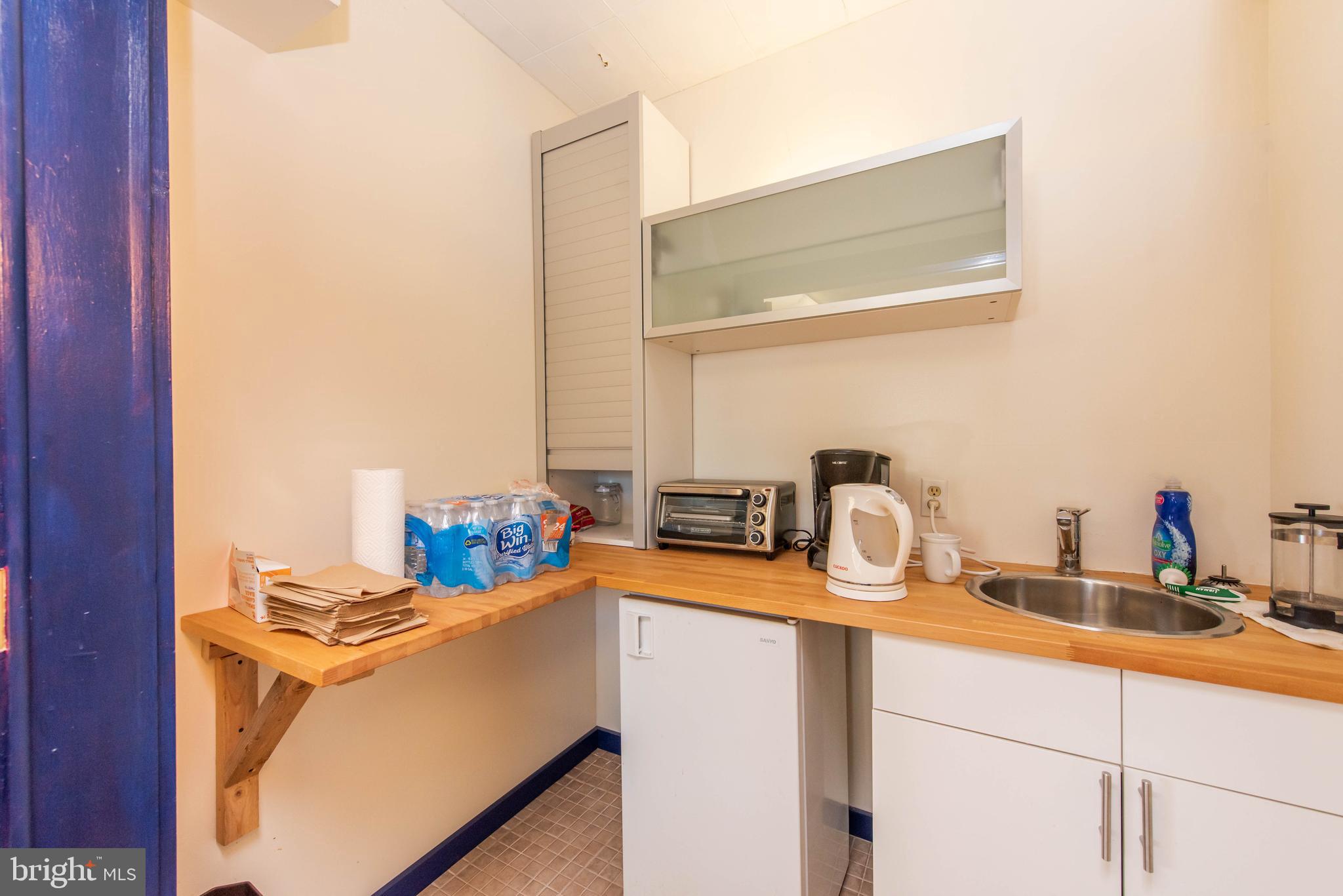 1421 Sulphur Spring Road Halethorpe, MD 21227 - Photo 13 of 26 Kitchenette