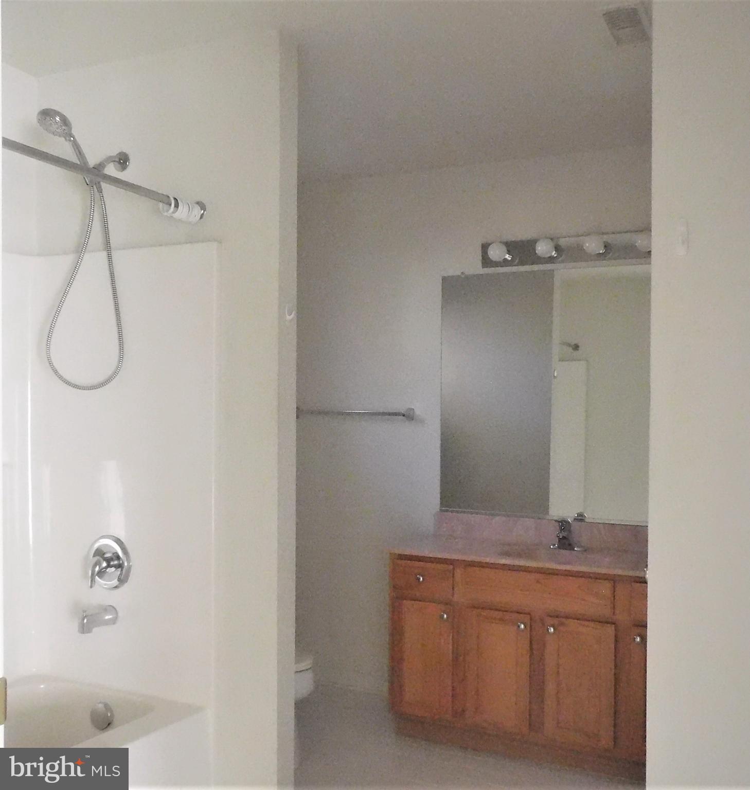 10 Charles Circle Delanco, NJ 08075 - Photo 28 of 44 2nd floor full bath.