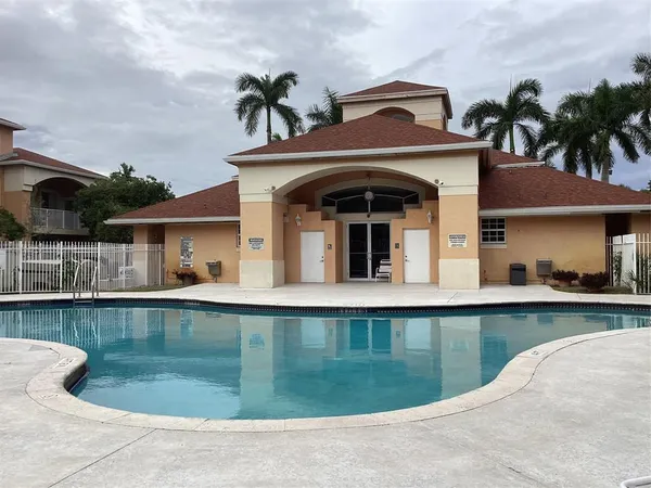 $194,900 | 6900 Southwest 39th Street, Unit 308J, Davie, FL 33314