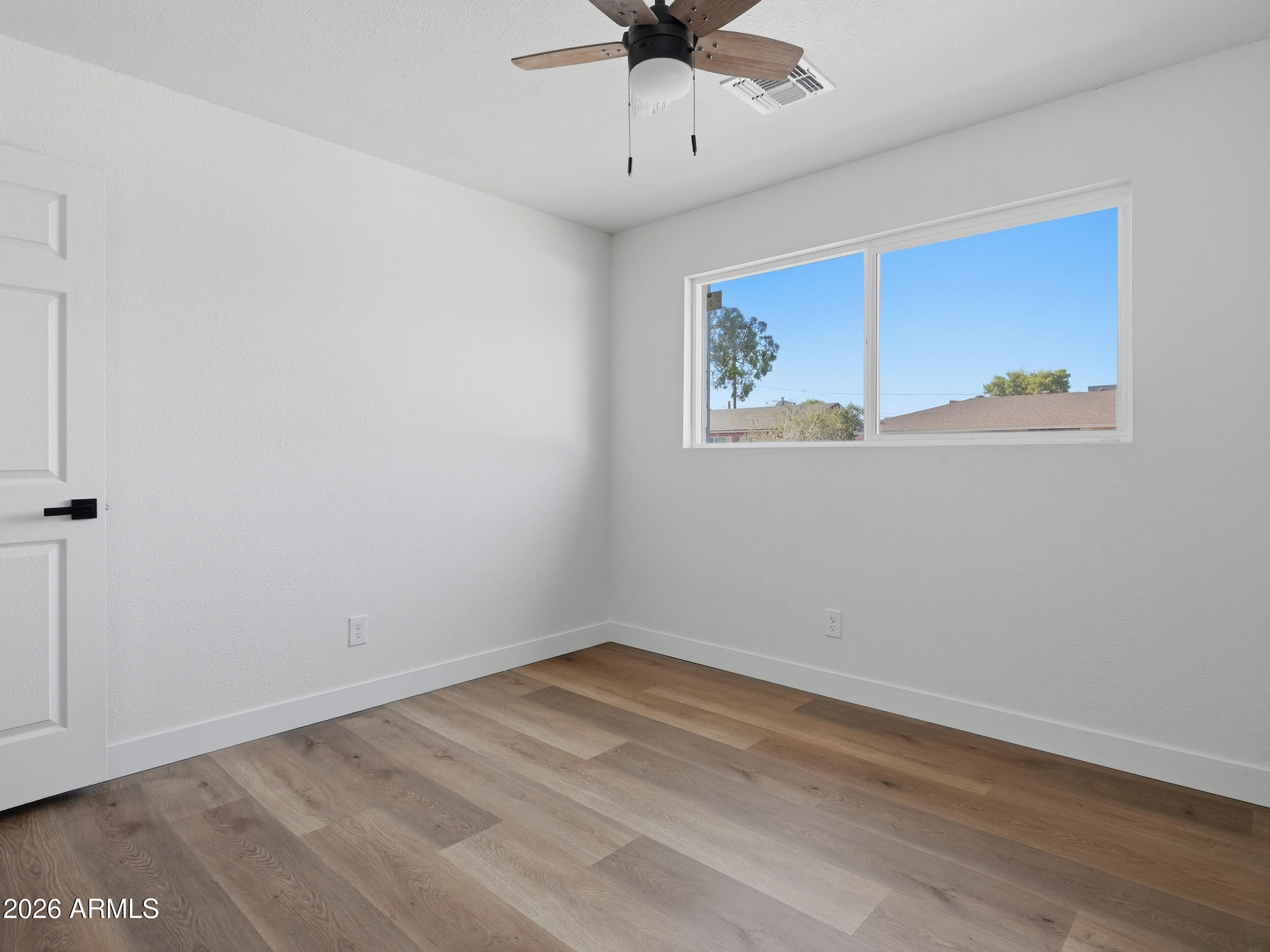 3327 West Charter Oak Road Phoenix, AZ 85029 - Photo 9 of 22