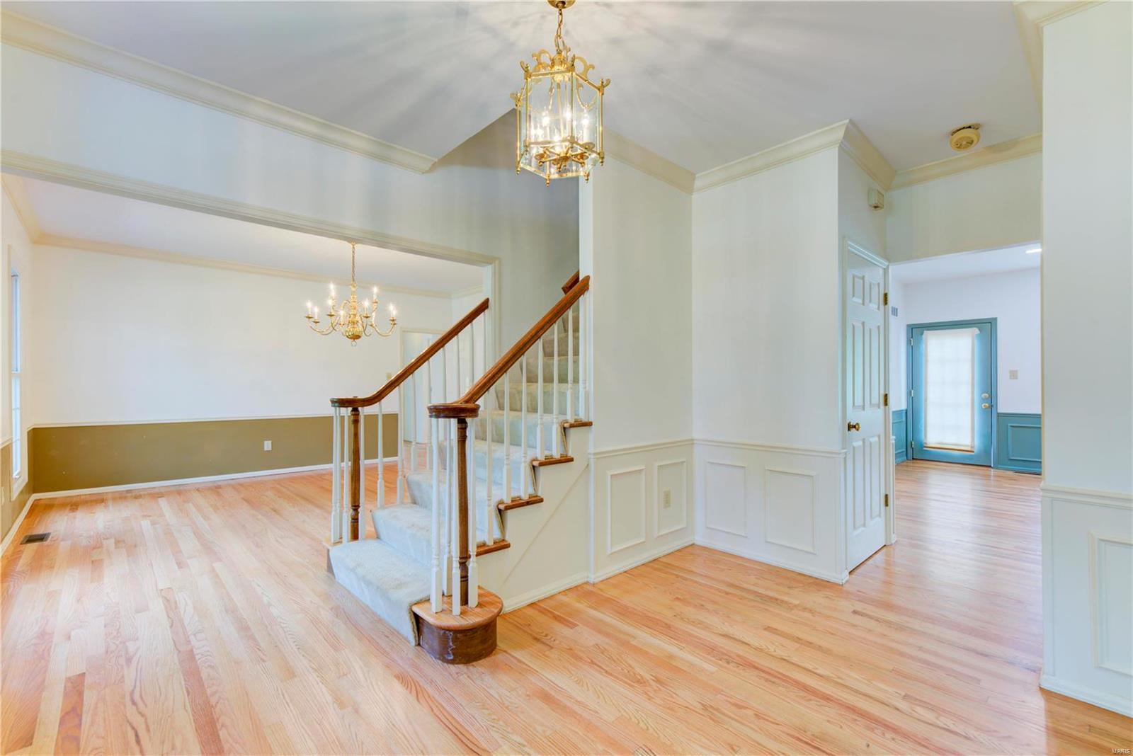 17136 Chaise Ridge Road Chesterfield, MO 63005 - Photo 2 of 25