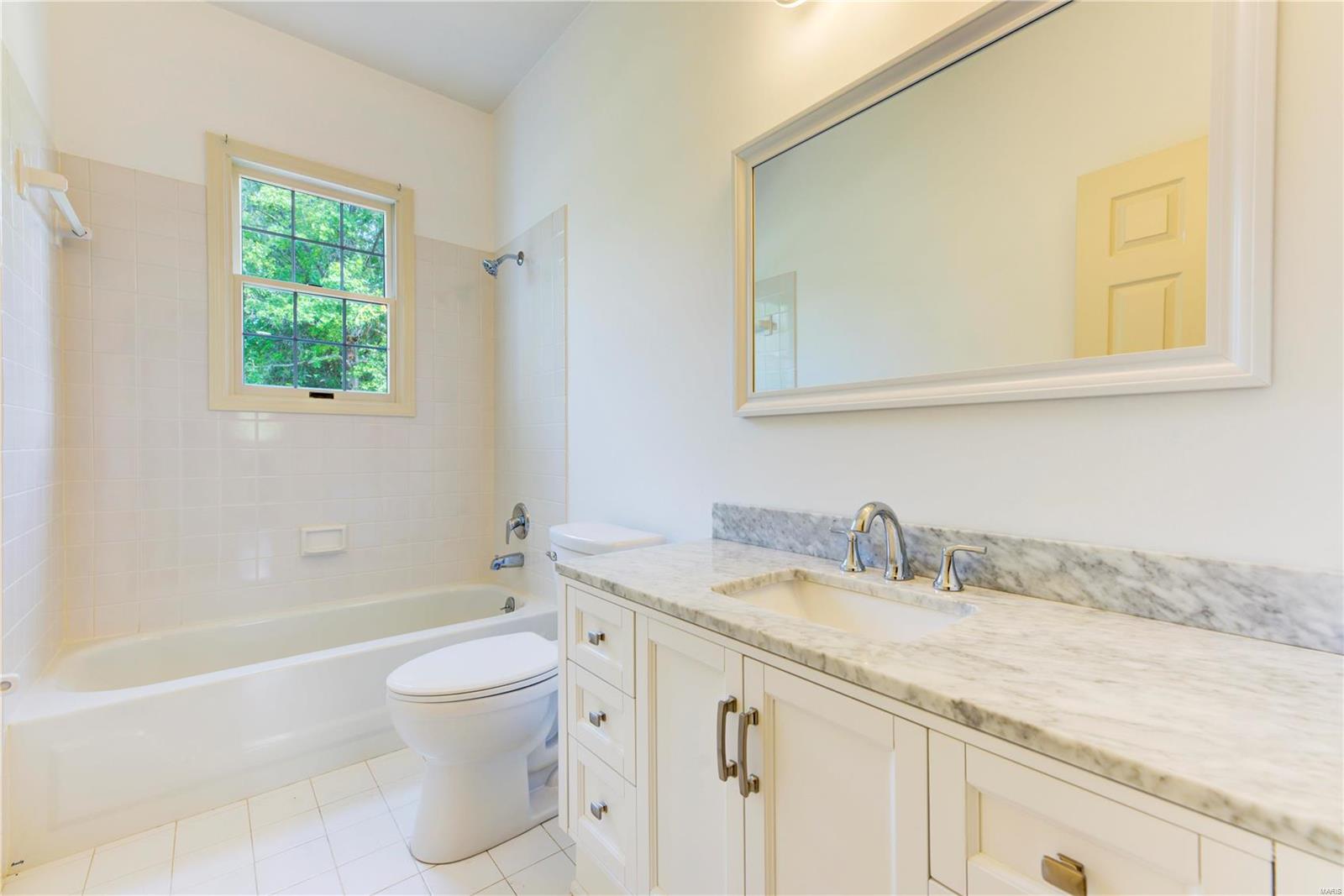 17136 Chaise Ridge Road Chesterfield, MO 63005 - Photo 11 of 25