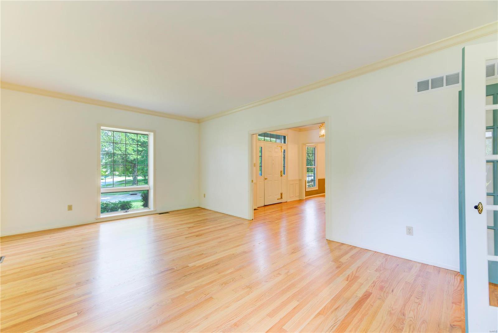 17136 Chaise Ridge Road Chesterfield, MO 63005 - Photo 5 of 25