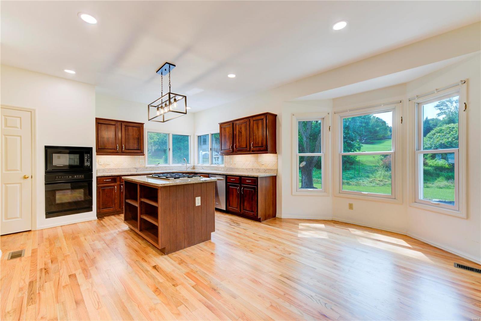 17136 Chaise Ridge Road Chesterfield, MO 63005 - Photo 6 of 25