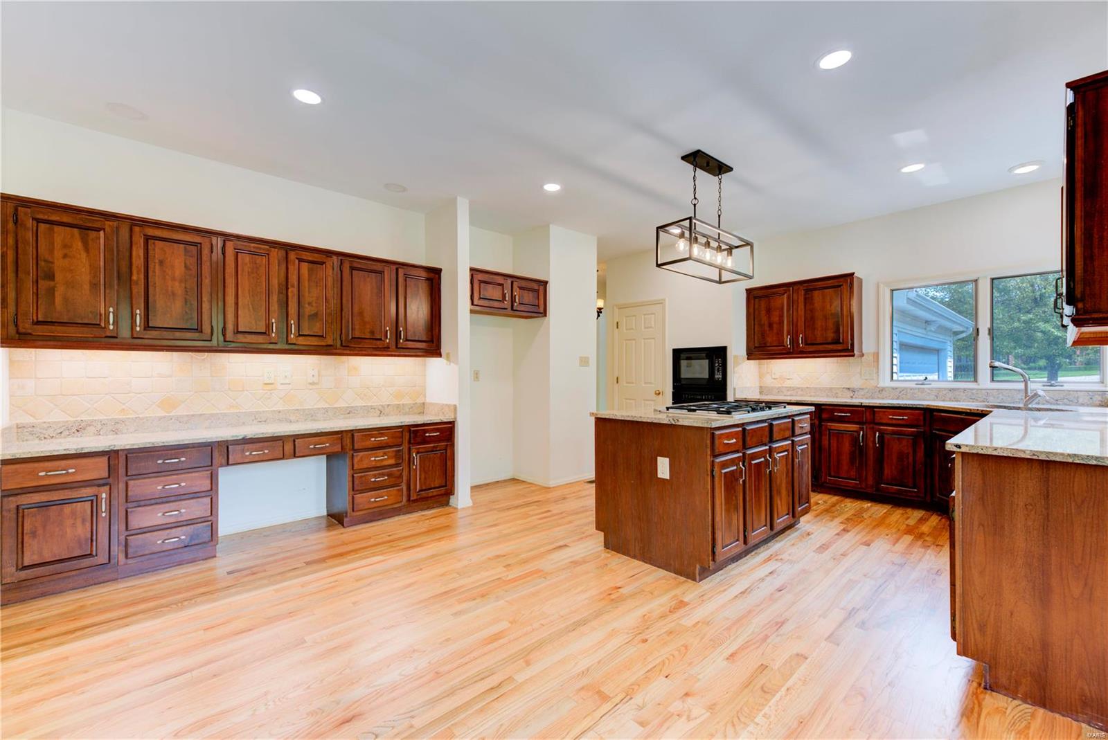 17136 Chaise Ridge Road Chesterfield, MO 63005 - Photo 8 of 25