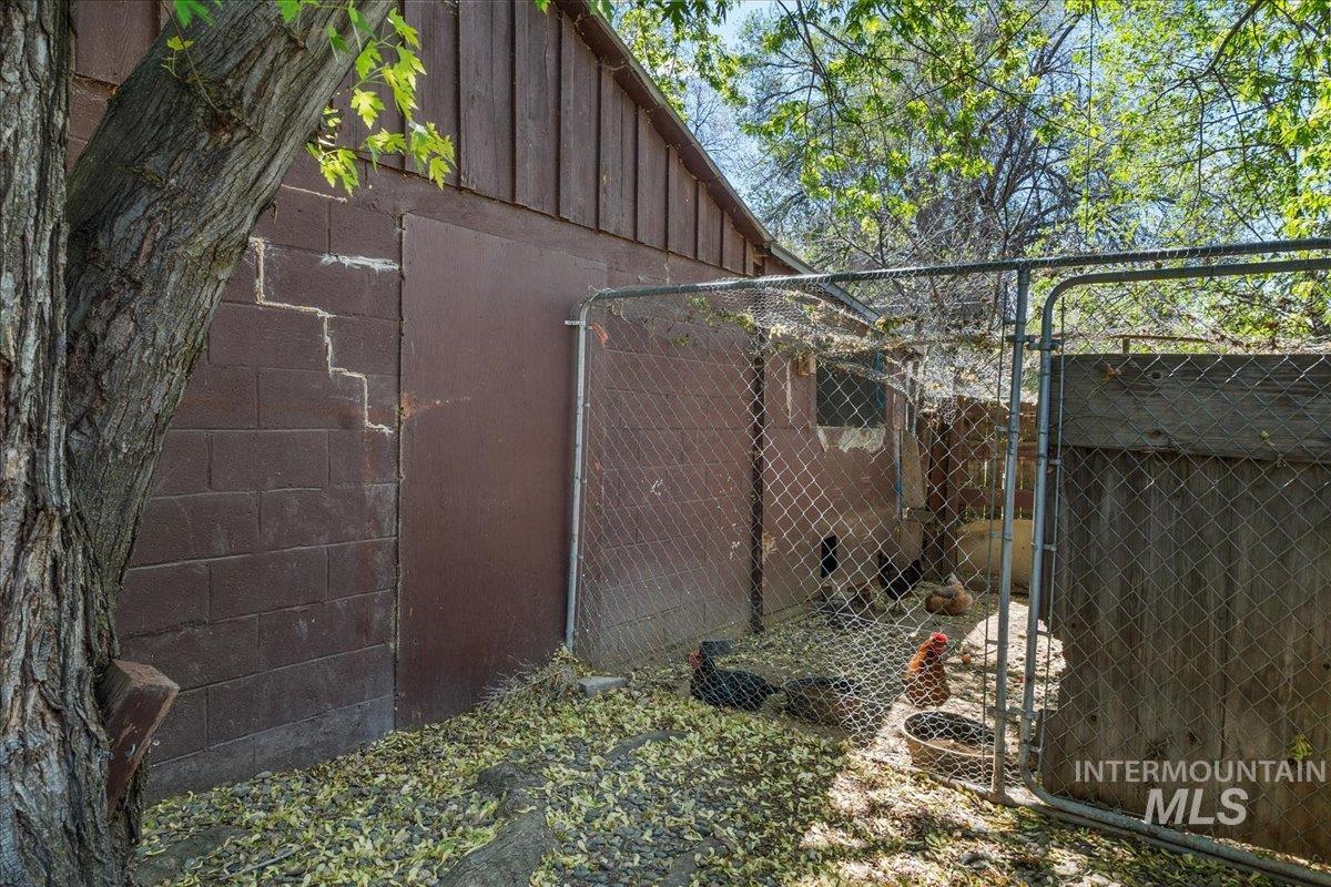 1958 East 1775 South Gooding, ID 83330 - Photo 48 of 49 Outdoor enclosure featuring a chain-link fence, a brown block wall structure, and wood siding
