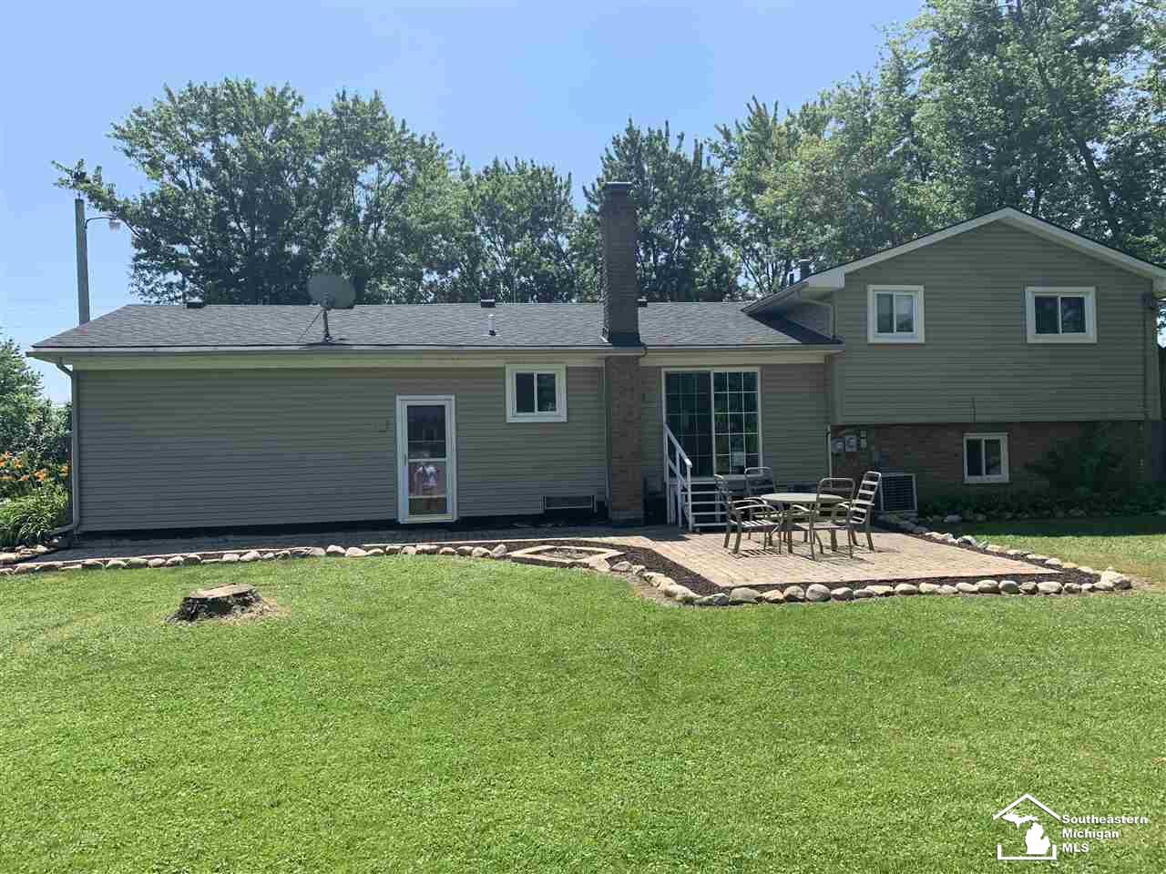 2627 Carleton Rockwood Road Carleton, MI 48117 - Photo 3 of 17 31385760-2.JPG