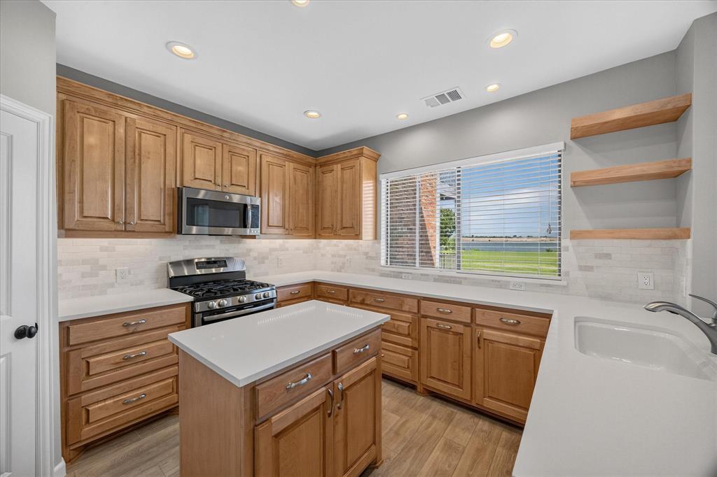 1910 Signal Ridge Place Rockwall, TX 75032 - Photo 8 of 33 Gallery Image 8
