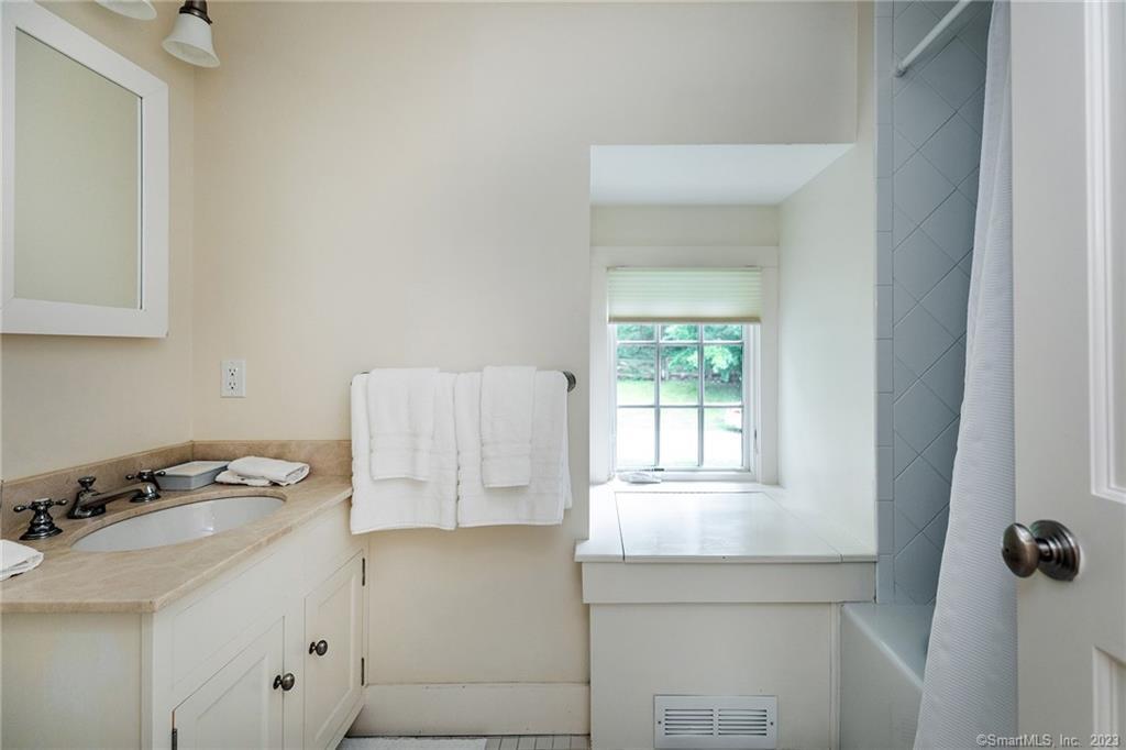 37 Turner Road Washington, CT 06794 - Photo 13 of 16 Primary Bath