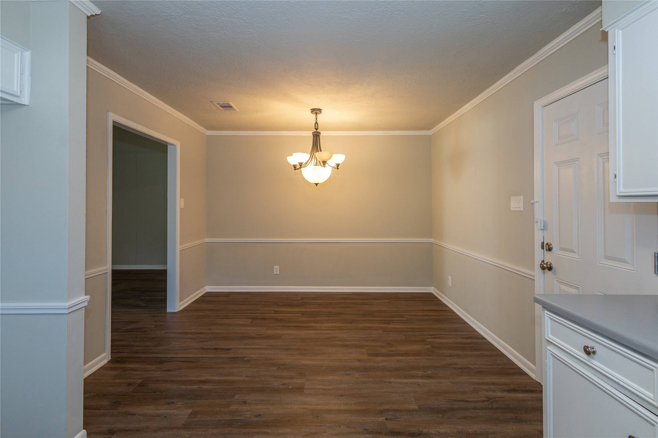 5810 Meadowview Road Beaumont, TX 77708 - Photo 6 of 22