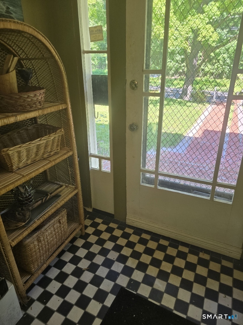 197 Ridgefield Street Hartford, CT 06112 - Photo 7 of 23 Front Entry Way