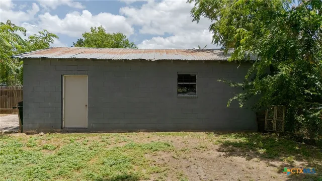 $250,000 | 607 South Main Street, Lampasas, TX 76550