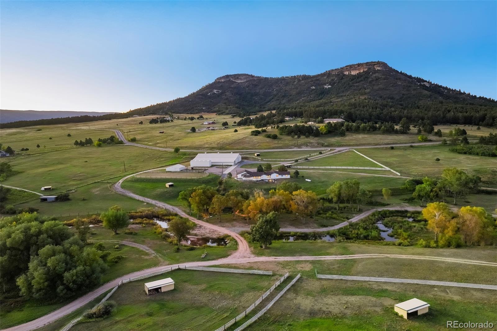 a view of a tennis court