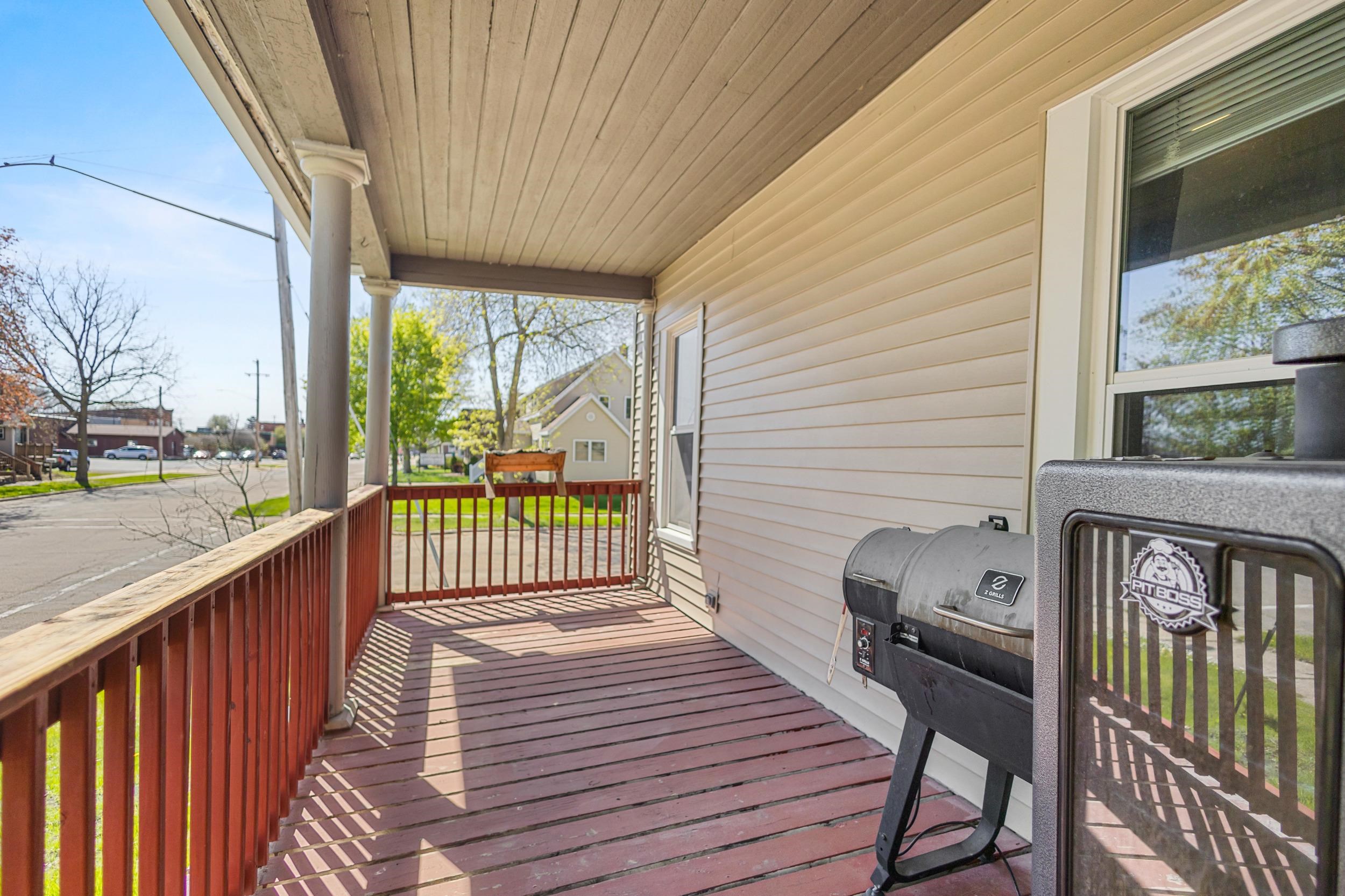 303 Congress Street Oconto, WI 54153 - Photo 5 of 46