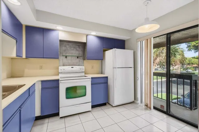 $2,300 | 400 Club Circle, Unit 201, Boca Raton, FL 33487