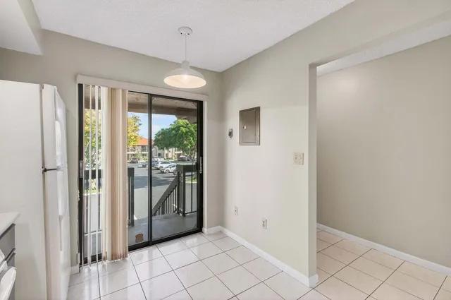 $2,300 | 400 Club Circle, Unit 201, Boca Raton, FL 33487