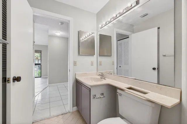 $2,300 | 400 Club Circle, Unit 201, Boca Raton, FL 33487