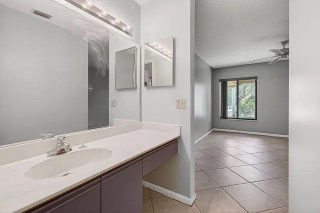 $2,300 | 400 Club Circle, Unit 201, Boca Raton, FL 33487