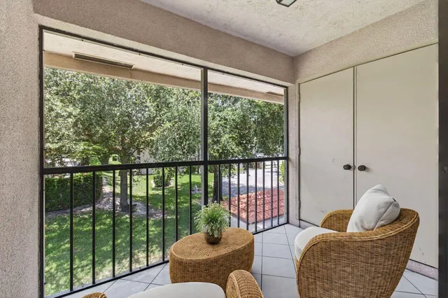$2,300 | 400 Club Circle, Unit 201, Boca Raton, FL 33487