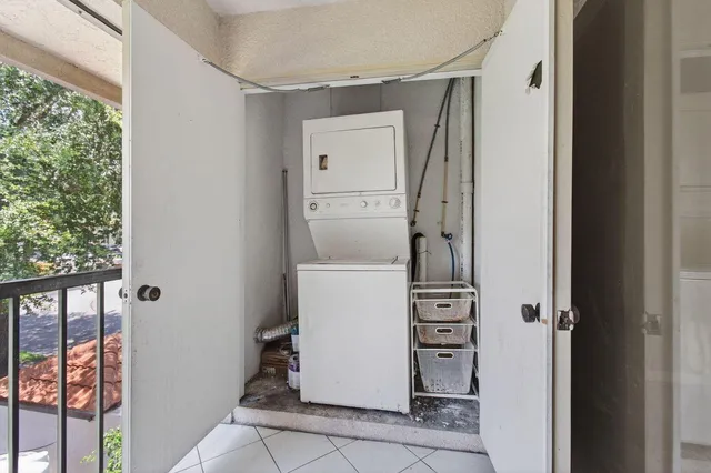 $2,300 | 400 Club Circle, Unit 201, Boca Raton, FL 33487