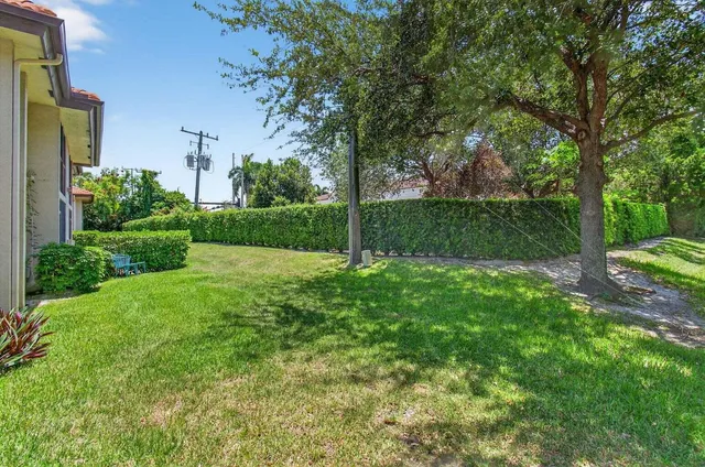 $2,300 | 400 Club Circle, Unit 201, Boca Raton, FL 33487