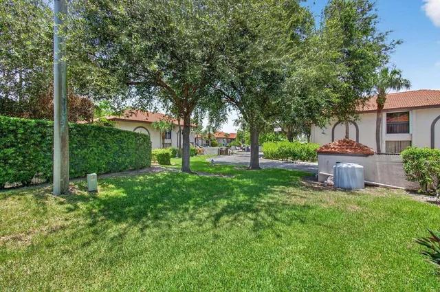 $2,300 | 400 Club Circle, Unit 201, Boca Raton, FL 33487