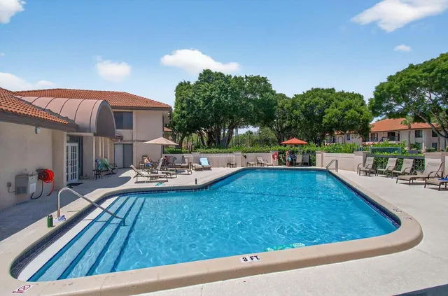 $2,300 | 400 Club Circle, Unit 201, Boca Raton, FL 33487