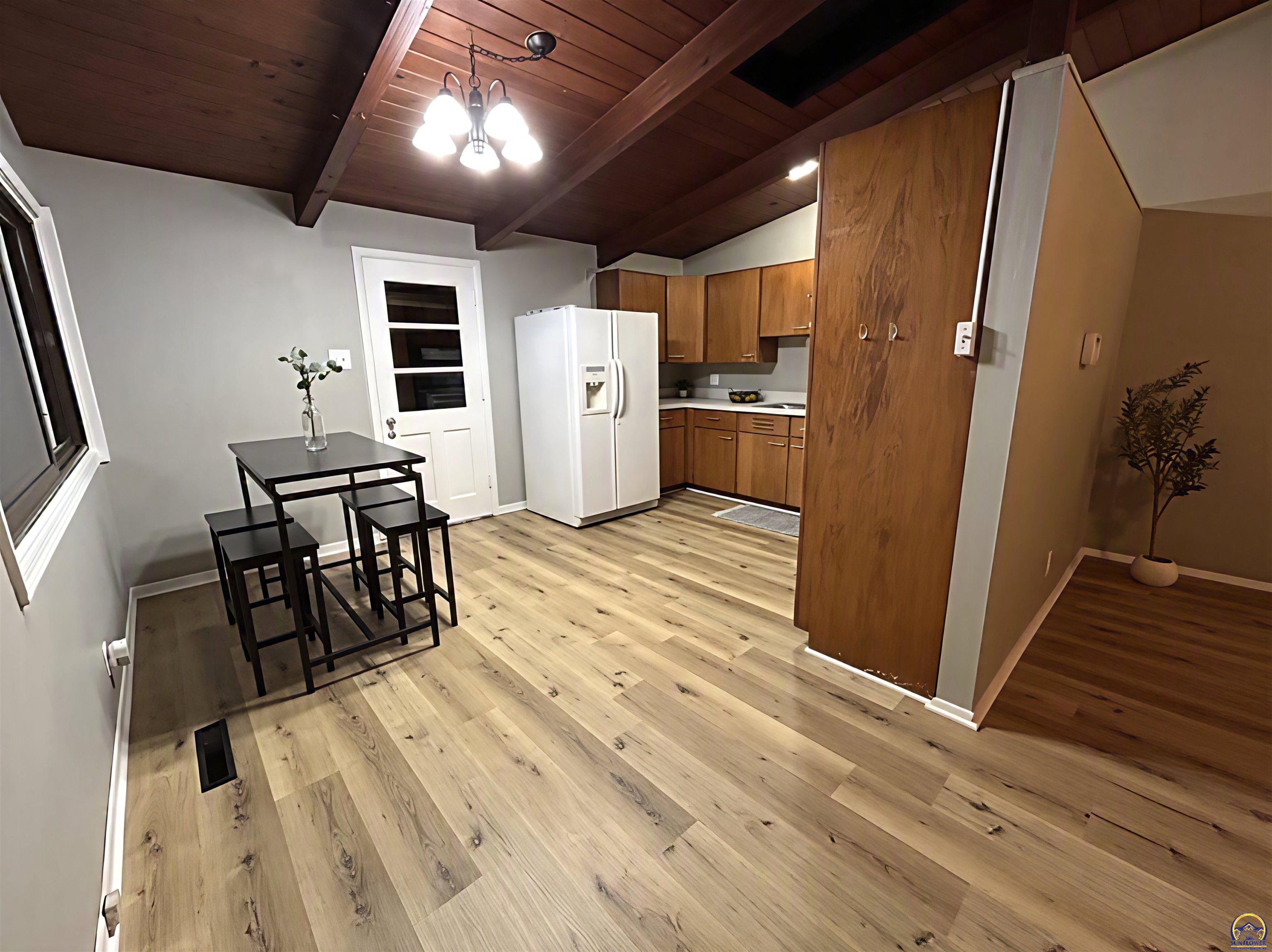 2516 Southwest Burnett Road Topeka, KS 66614 - Photo 6 of 23