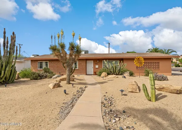 $985,000 | 3332 East Medlock Drive, Phoenix, AZ 85018