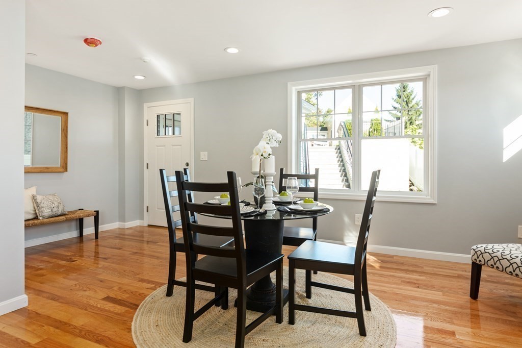 25 Glen Road, Unit 3 Swampscott, MA 01907 - Photo 3 of 27 Gallery Image 3