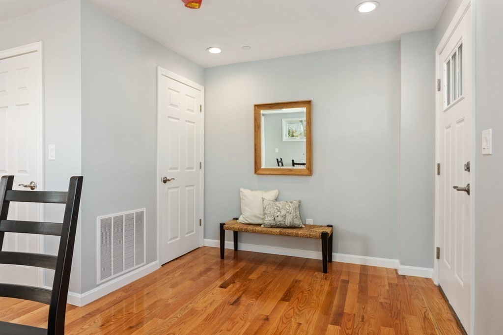25 Glen Road, Unit 3 Swampscott, MA 01907 - Photo 7 of 27 Gallery Image 7