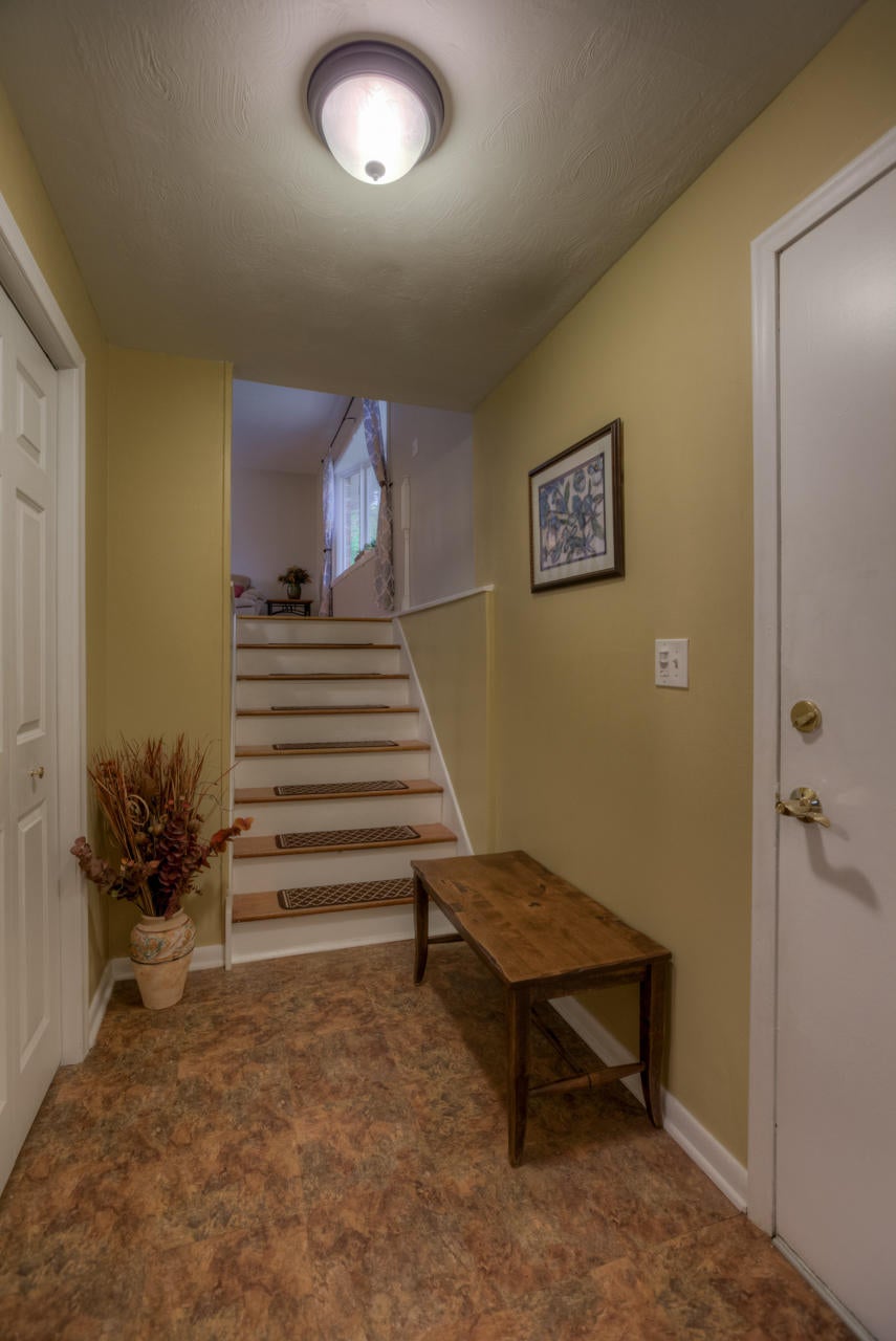 24 Virginia Hills Road Council Bluffs, IA 51503 - Photo 3 of 17 Gallery Image 3