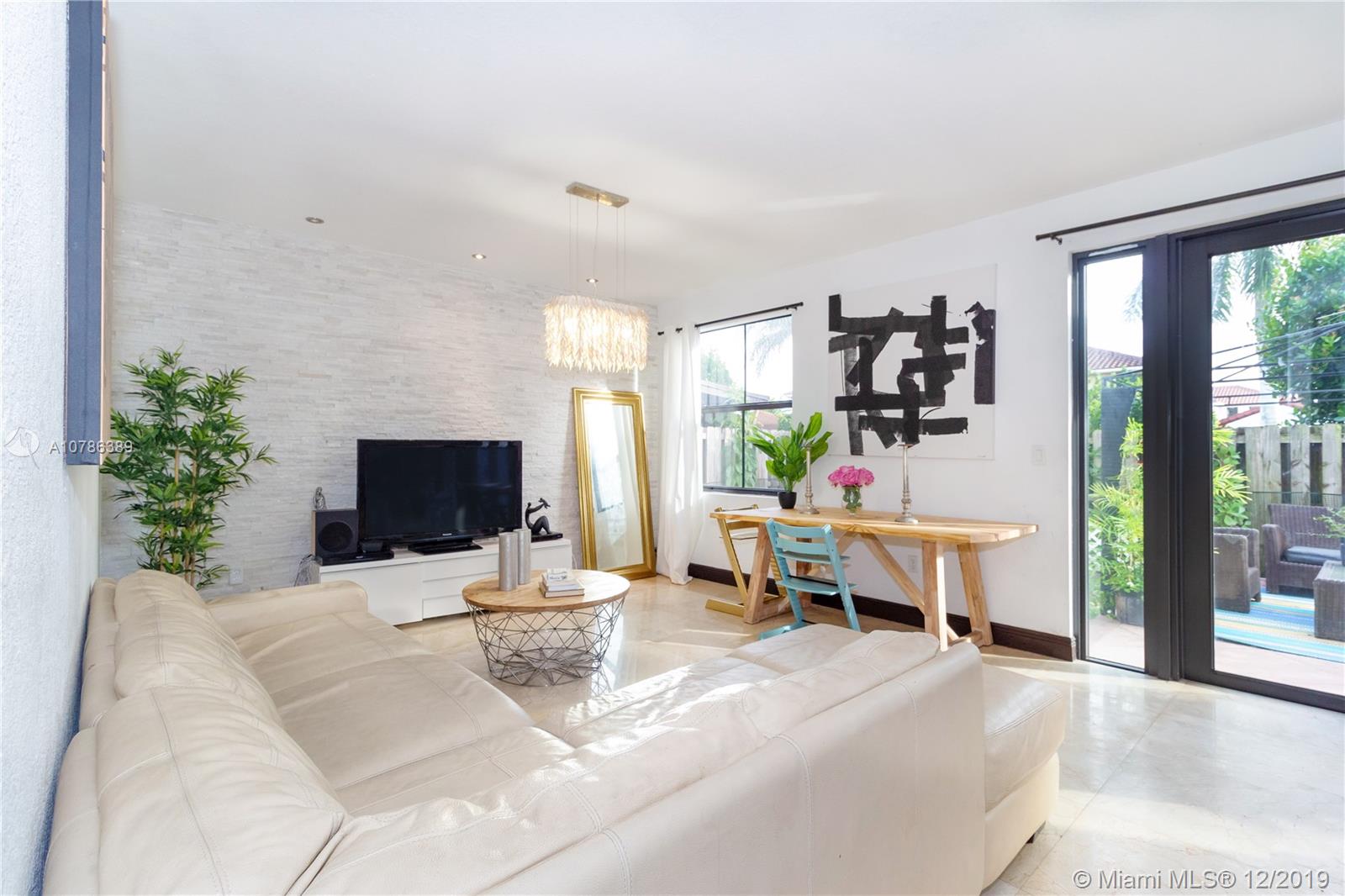 9770 Northwest 10th Street Miami, FL 33172 - Photo 4 of 17