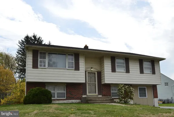 $360,000 | 5 Latches Lane, Aston, PA 19014