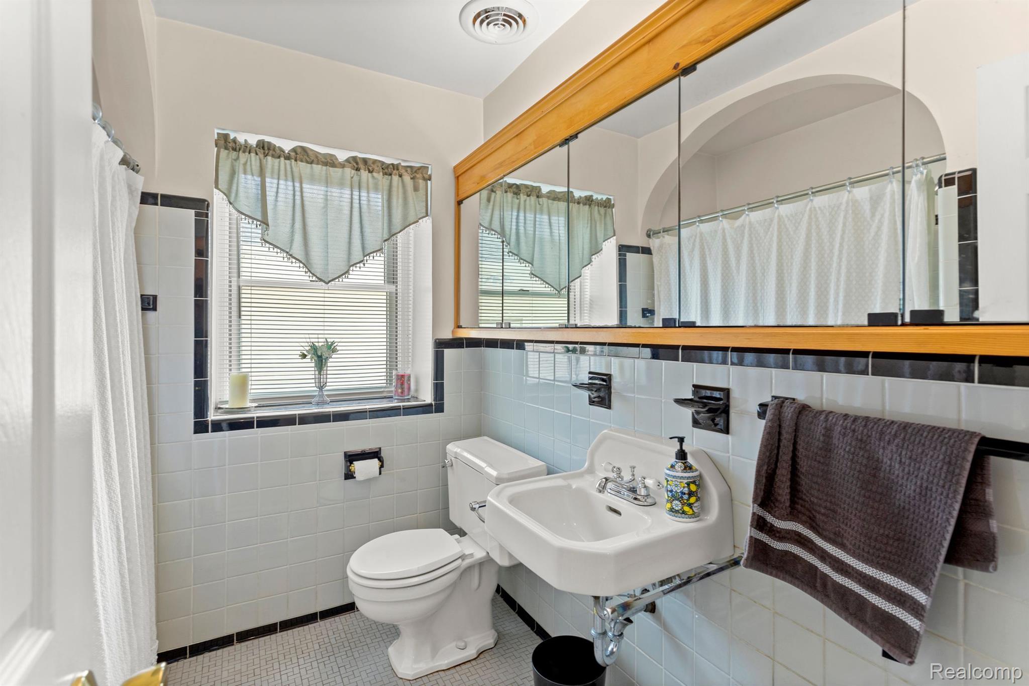 1750 North Gulley Road Dearborn, MI 48128 - Photo 23 of 64 Gallery Image 23