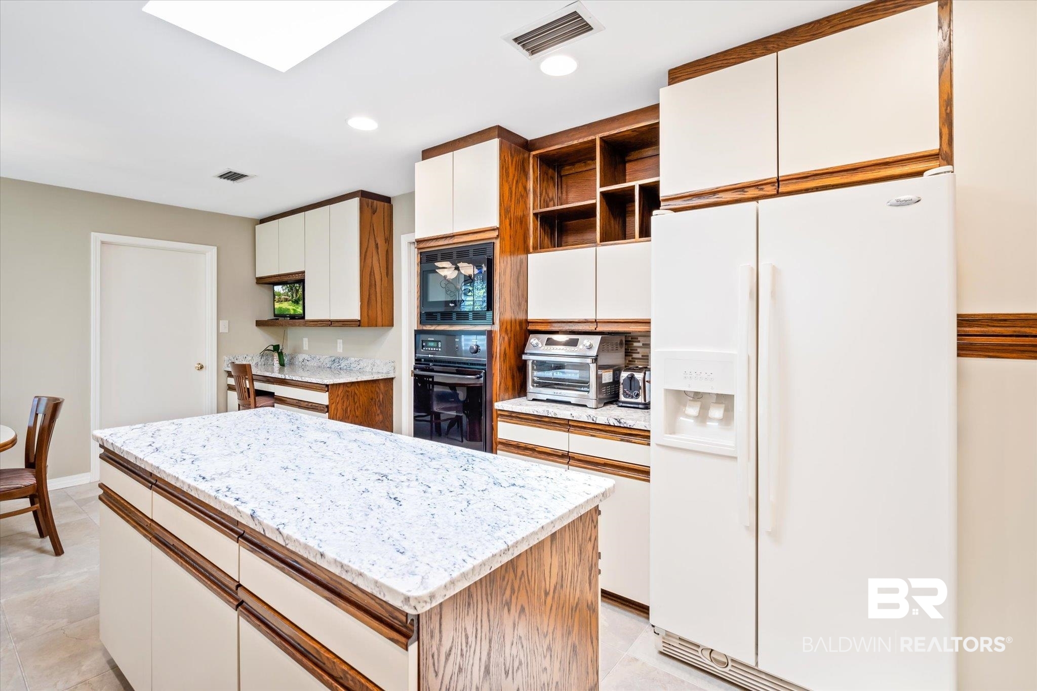 4587 Hawthorne Place Mobile, AL 36608 - Photo 8 of 32 KITCHEN