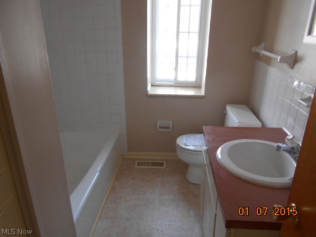 999 Renninger Road, Unit 15 New Franklin, OH 44319 - Photo 4 of 12
