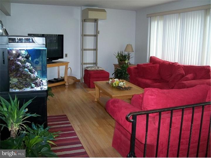 65 Old York Road Chesterfield, NJ 08515 - Photo 2 of 8 Living Room