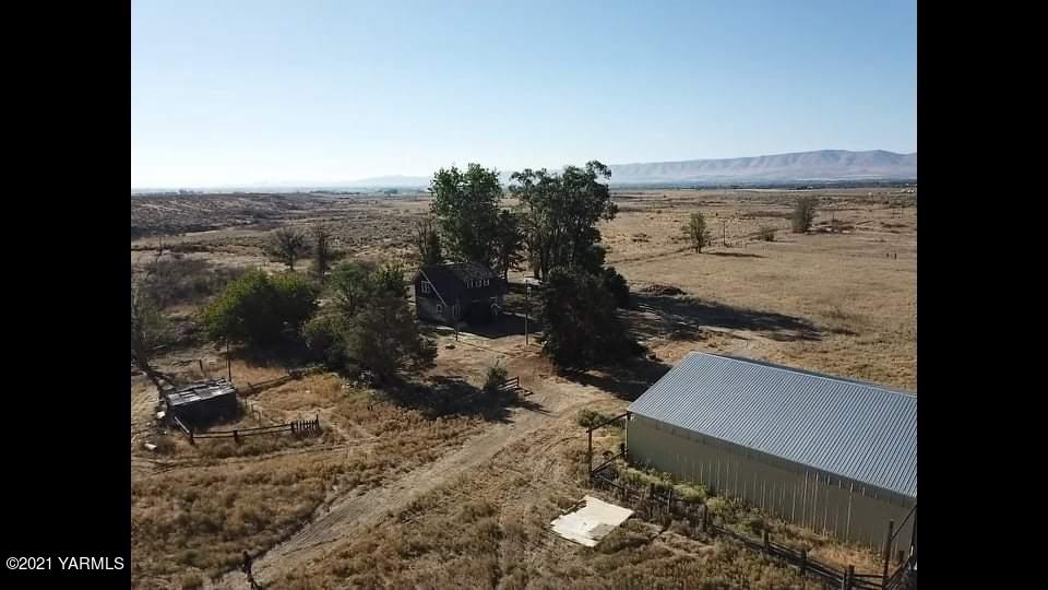 753 Wesley Road White Swan, WA 98952 - Photo 14 of 30 a view of a sky from a yard