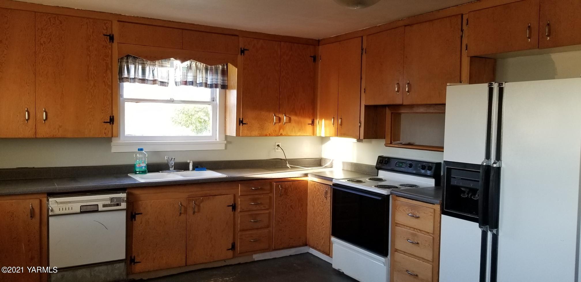 753 Wesley Road White Swan, WA 98952 - Photo 24 of 30 a kitchen with a sink stove and refrigerator